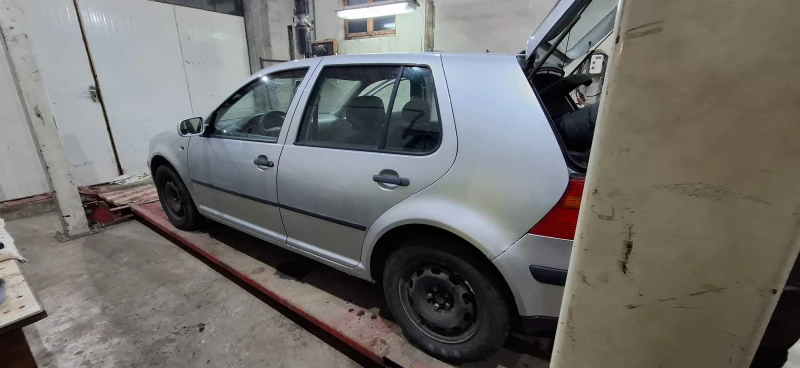 VW Golf 1.6, снимка 1 - Автомобили и джипове - 49274101