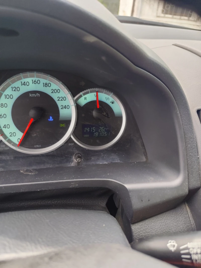 Toyota Corolla verso 2.2  D-4D 136к.с. 7 местна , снимка 7 - Автомобили и джипове - 51709701