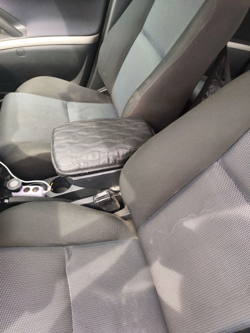 Toyota Corolla verso 2.2  D-4D 136к.с. 7 местна , снимка 12 - Автомобили и джипове - 51709701