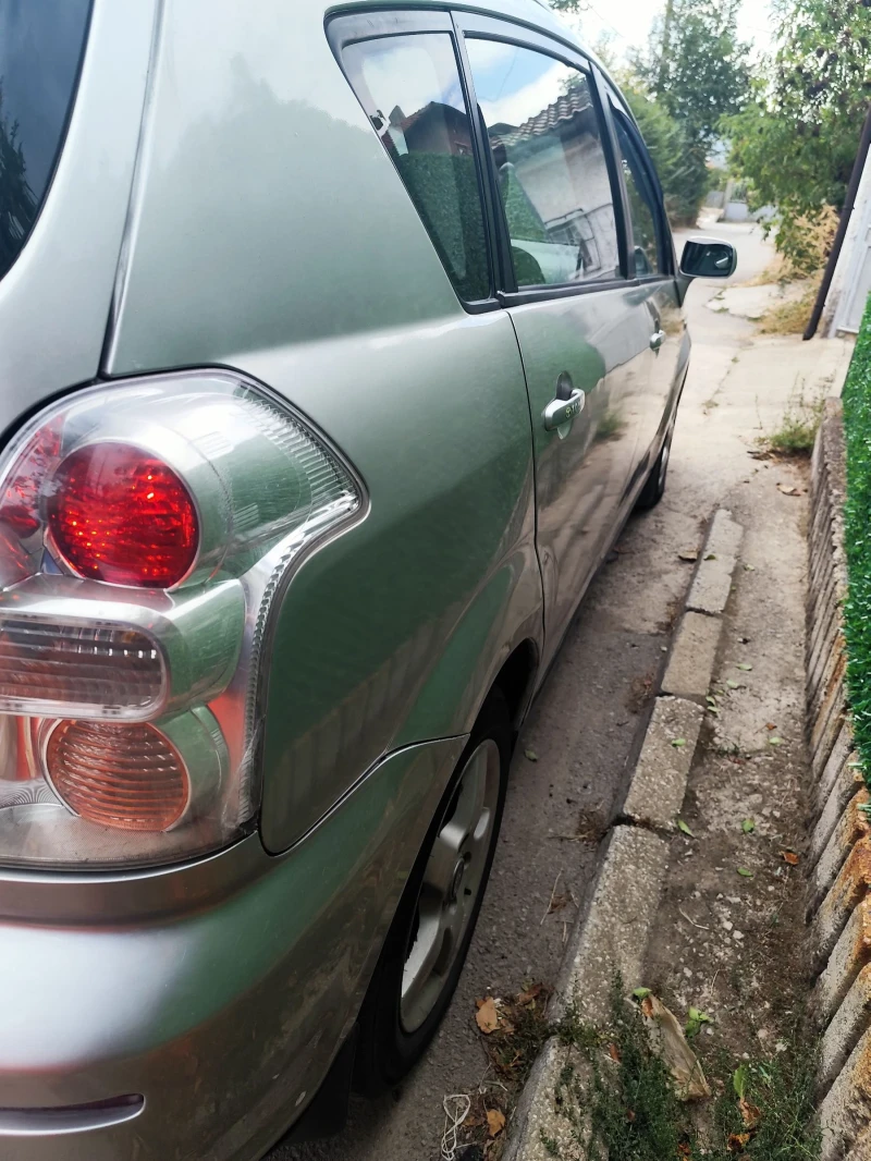 Toyota Corolla verso 2.2  D-4D 136к.с. 7 местна , снимка 4 - Автомобили и джипове - 51709701