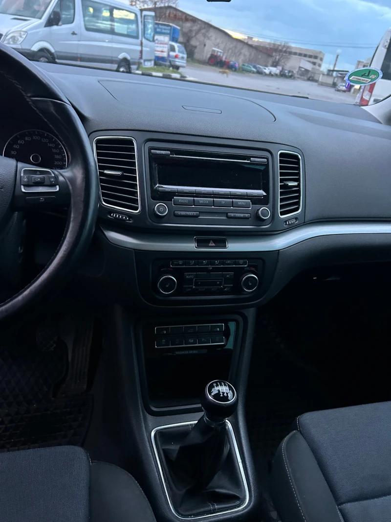 VW Sharan 2.0TDI 140ps ТОП, снимка 16 - Автомобили и джипове - 52968104
