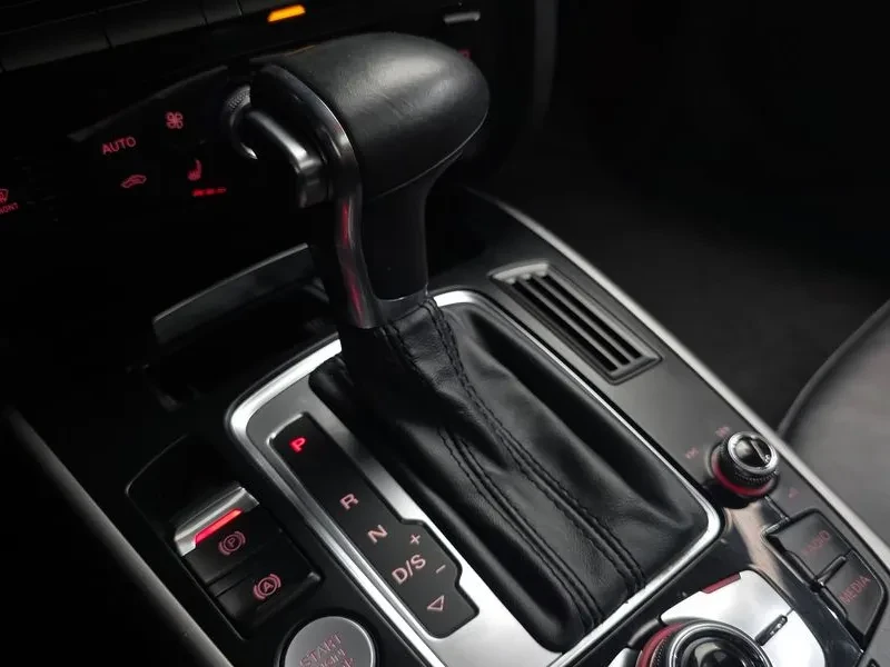 Audi A4 2.0 TFSI Quattro, снимка 9 - Автомобили и джипове - 54143644