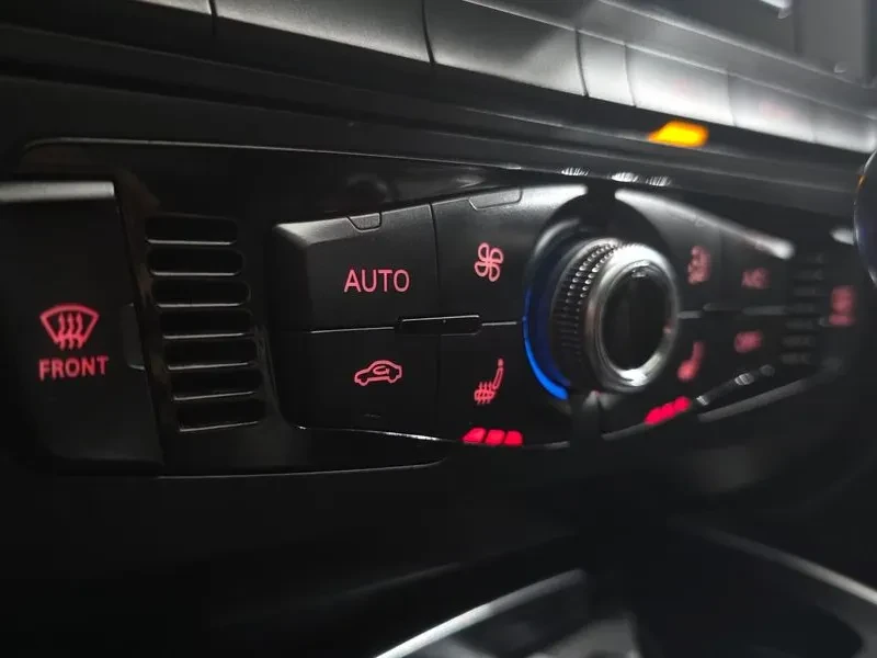 Audi A4 2.0 TFSI Quattro, снимка 17 - Автомобили и джипове - 54143644