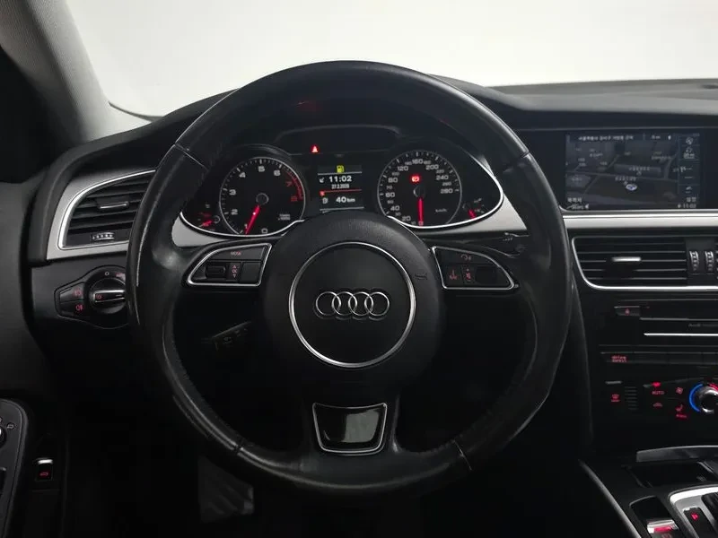 Audi A4 2.0 TFSI Quattro, снимка 13 - Автомобили и джипове - 54143644