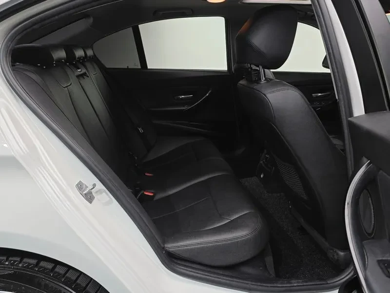 BMW 320 d, снимка 12 - Автомобили и джипове - 54592560