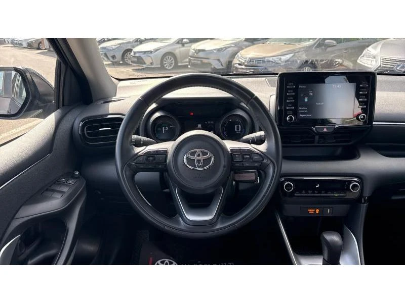 Toyota Yaris 1.5HSD TEAM D, снимка 9 - Автомобили и джипове - 54750451