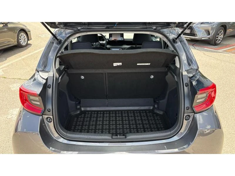 Toyota Yaris 1.5HSD TEAM D, снимка 10 - Автомобили и джипове - 54750451