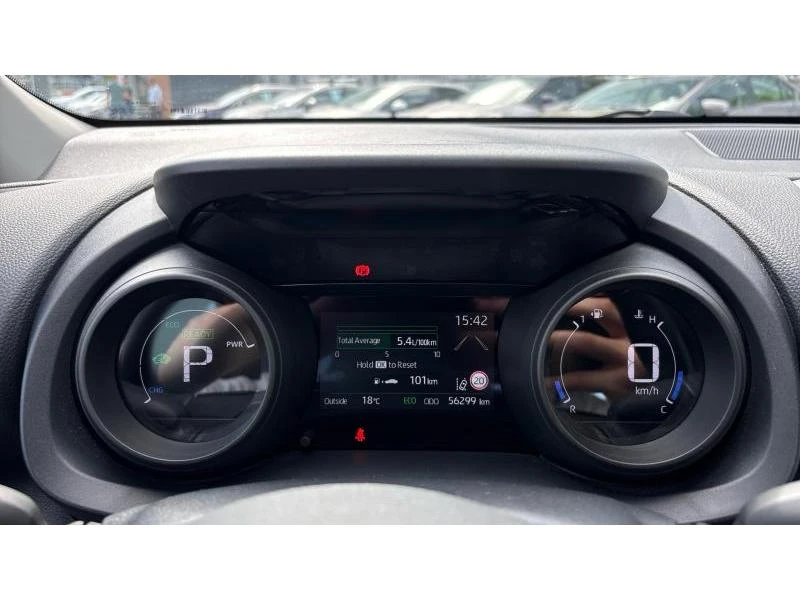 Toyota Yaris 1.5HSD TEAM D, снимка 14 - Автомобили и джипове - 54750451