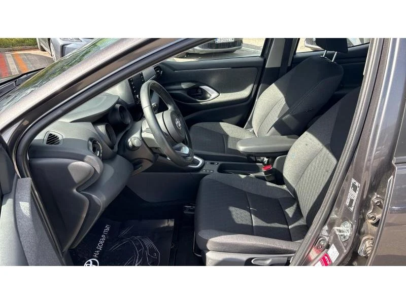 Toyota Yaris 1.5HSD TEAM D, снимка 12 - Автомобили и джипове - 54750451