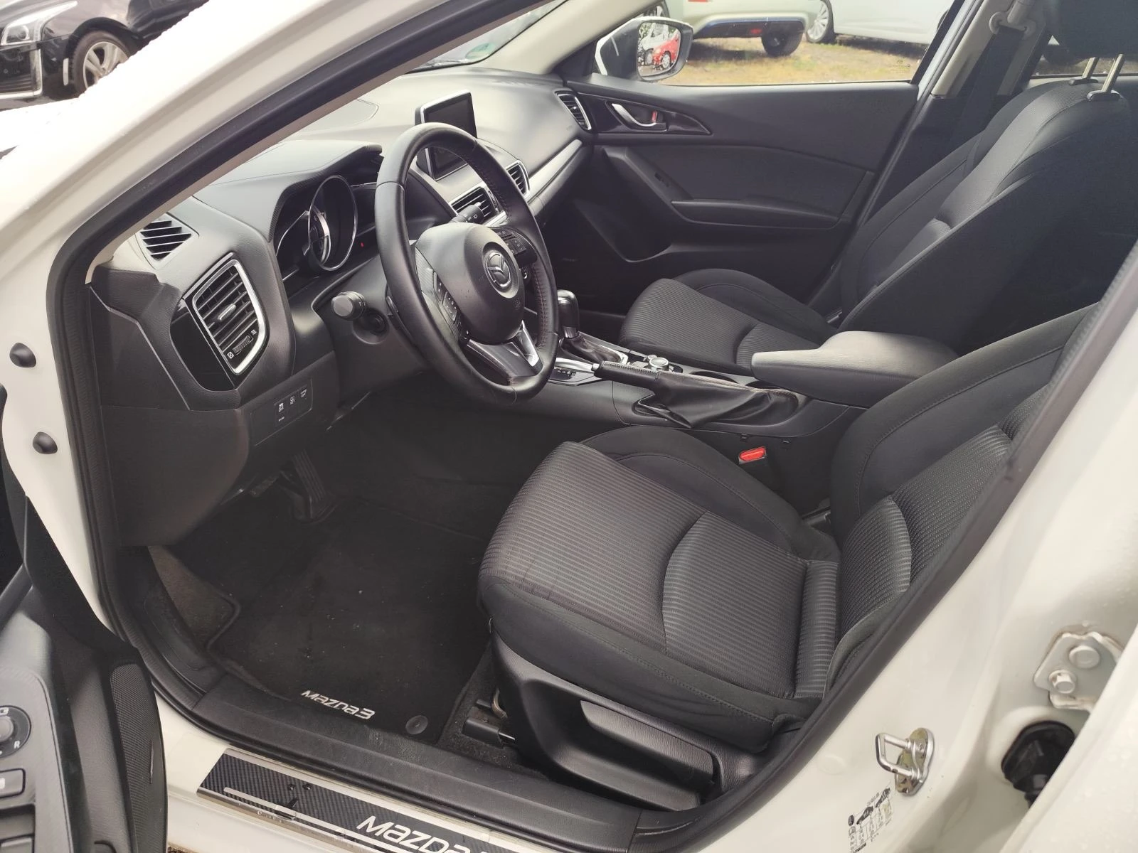 Mazda 3 2.2 D SKYACTIVE - изображение 10