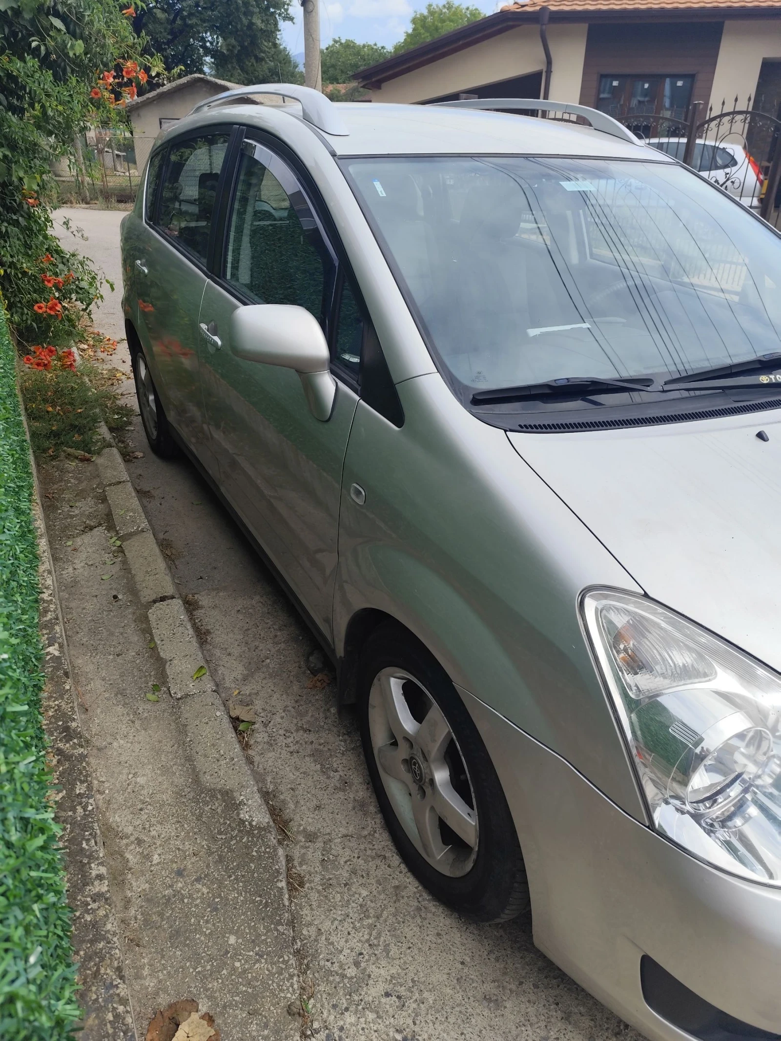 Toyota Corolla verso  - изображение 2