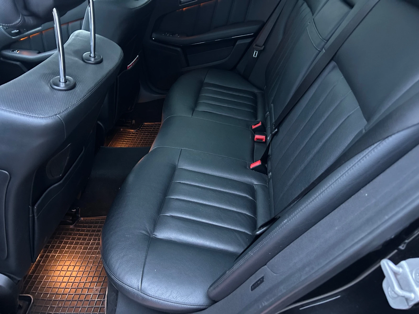 Mercedes-Benz E 500 5.5 AMG-line 4x4 - изображение 10