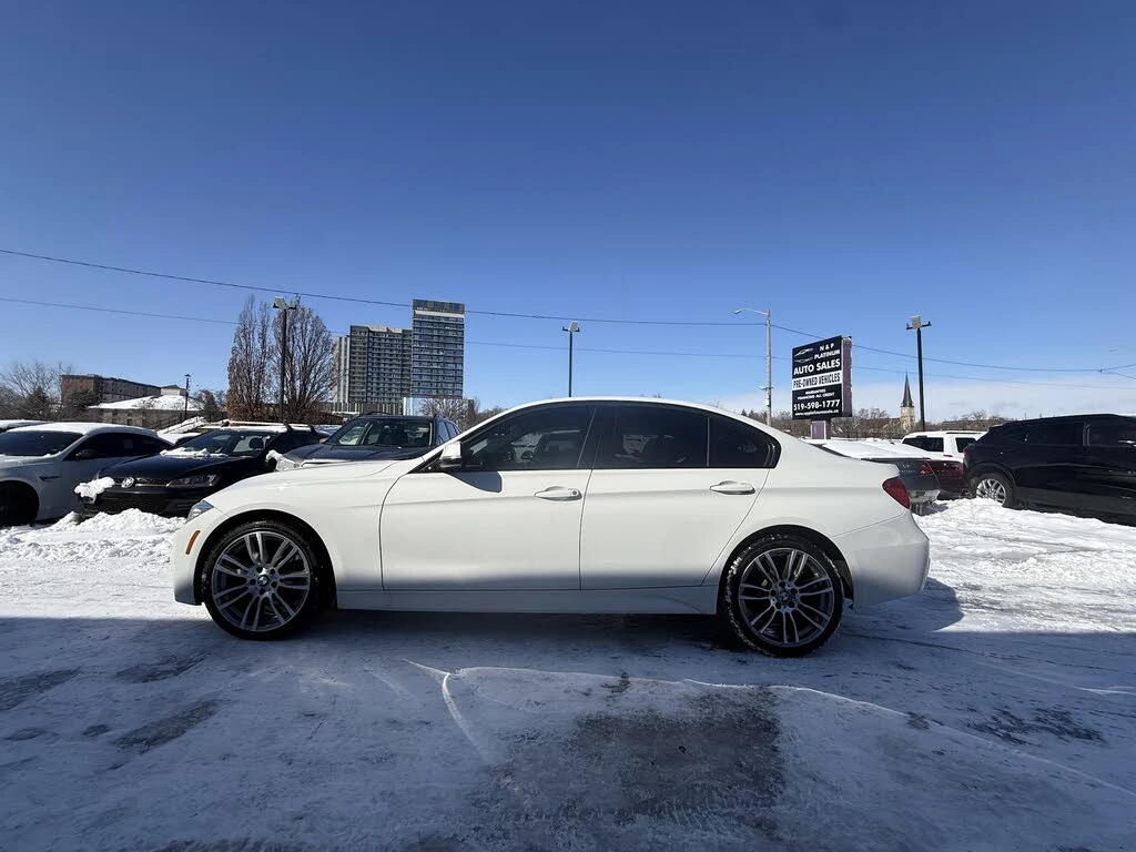 BMW 335 xDrive* Sedan* AвтоКредит* (ЦЕНА ДО БГ), снимка 4 - Автомобили и джипове - 53750368
