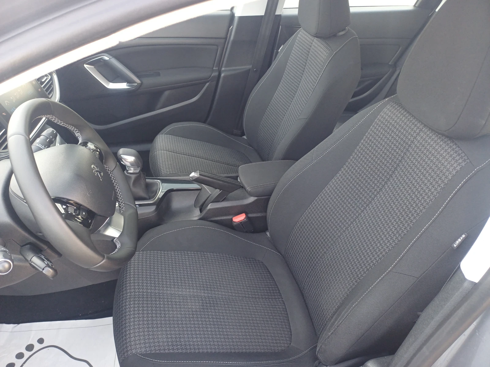 Peugeot 308 1.6 Hdi FACELIFT, снимка 9 - Автомобили и джипове - 53778750