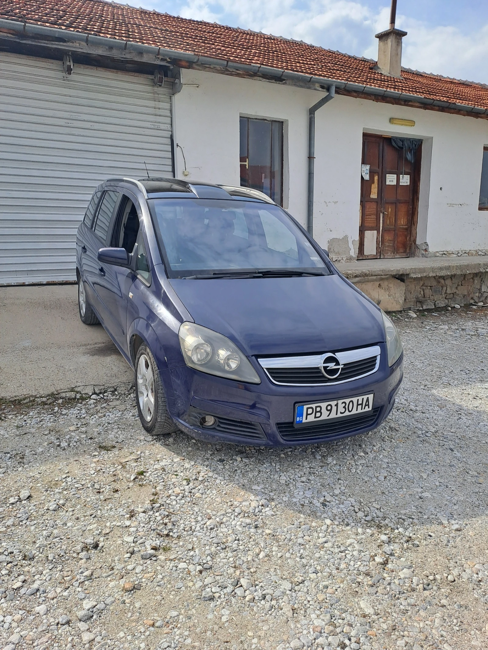 Opel Zafira B 1.9 CDTI НОВ СЪЕДНИТЕЛ/ОБСЛУЖЕНА/КЛИМАТИК, снимка 4 - Автомобили и джипове - 53986408