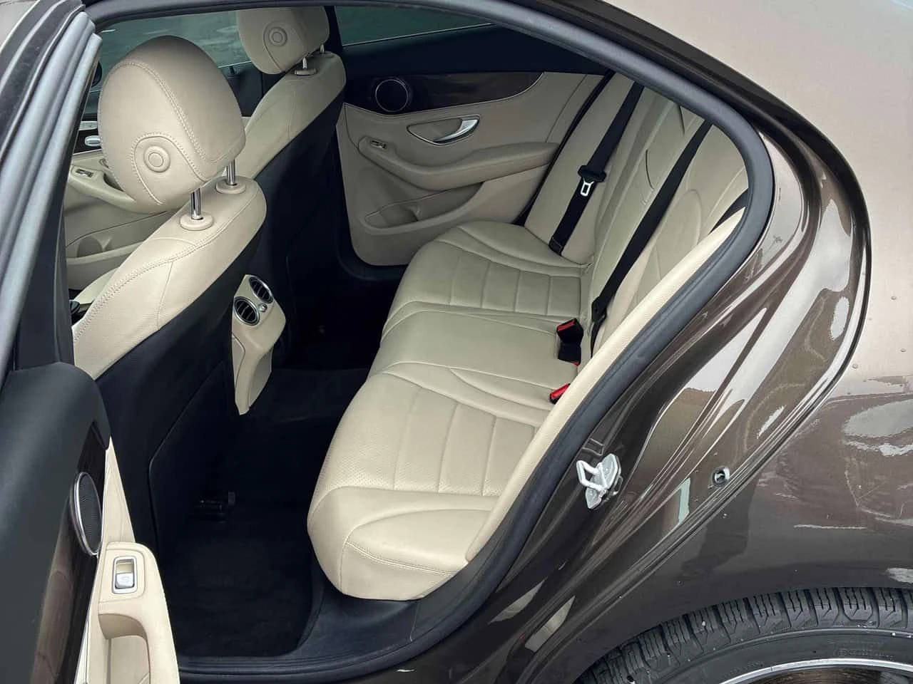 Mercedes-Benz C 300 * CARFAX * ПРЕДСТАВИТЕЛСТВО * КЛИП НА МОТОРА, снимка 11 - Автомобили и джипове - 54085199