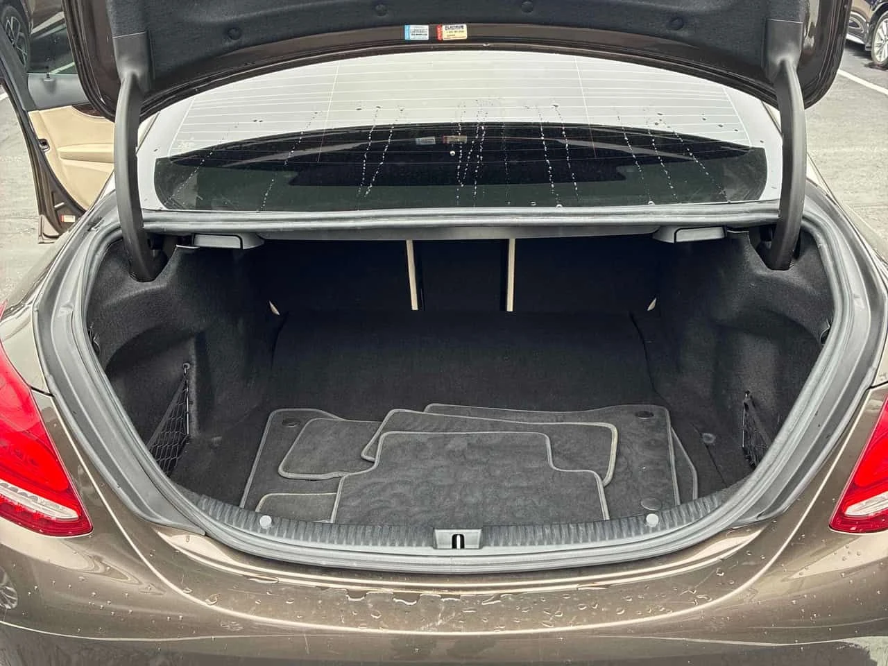 Mercedes-Benz C 300 * CARFAX * ПРЕДСТАВИТЕЛСТВО * КЛИП НА МОТОРА, снимка 13 - Автомобили и джипове - 54085199