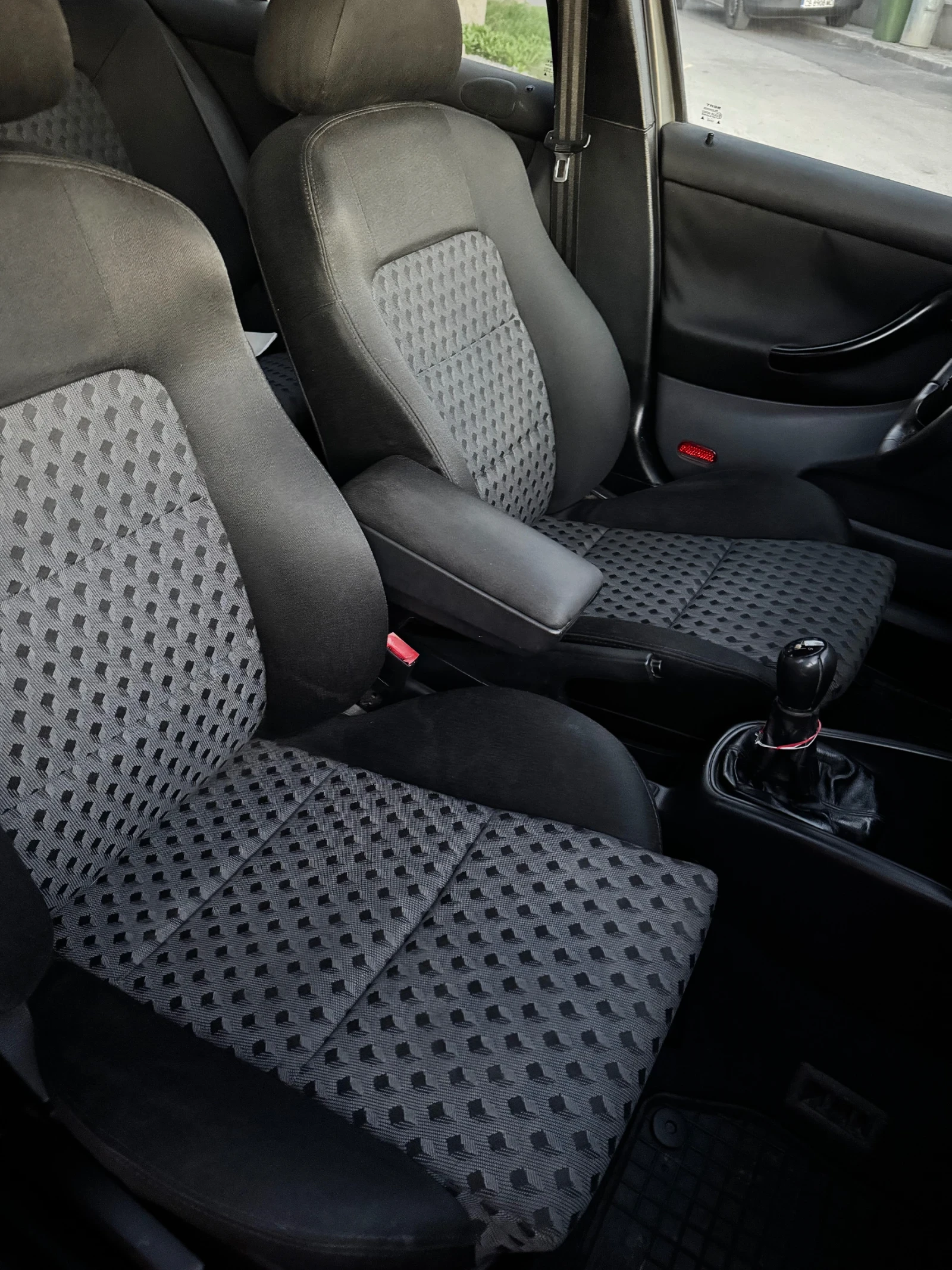 Seat Leon 1.9 TDI 150, снимка 11 - Автомобили и джипове - 54233831