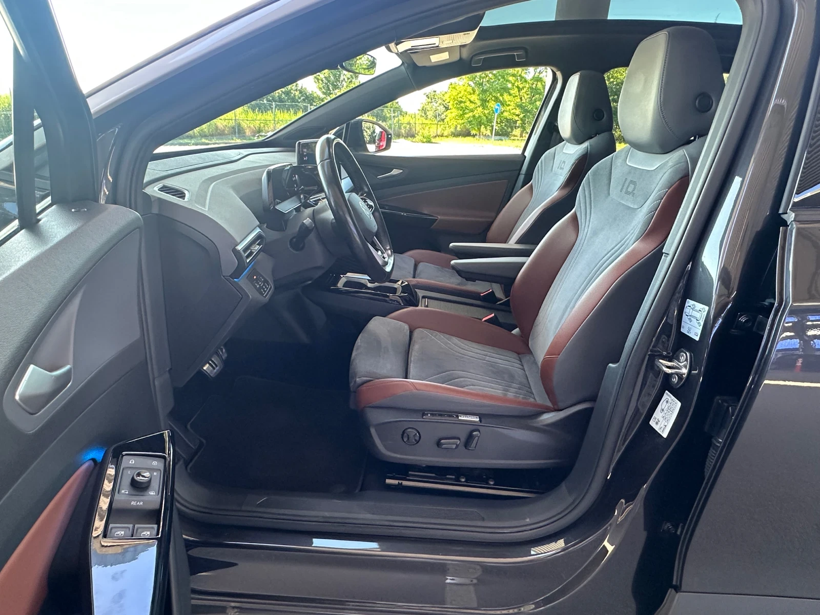 VW ID.4 PRO 1St MAX/MATRIX/PANO/HEAD UP/360/Keyless/МАСАЖ, снимка 10 - Автомобили и джипове - 54714907