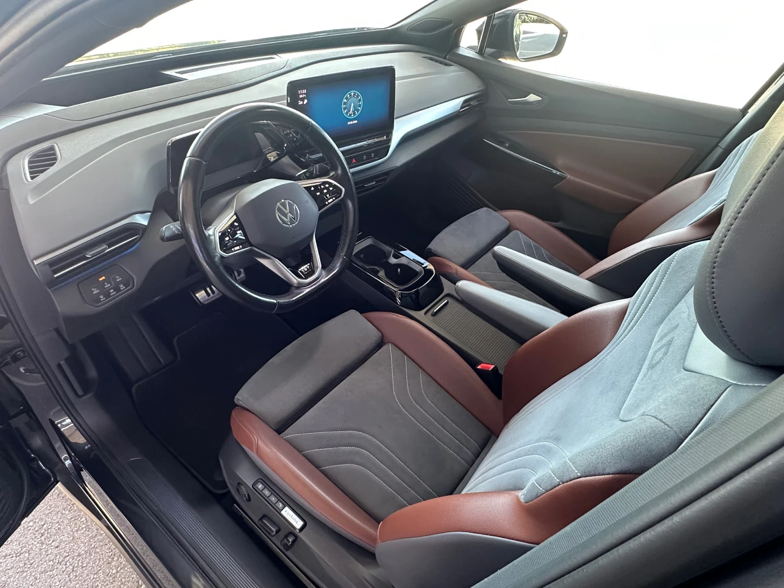 VW ID.4 PRO 1St MAX/MATRIX/PANO/HEAD UP/360/Keyless/МАСАЖ, снимка 9 - Автомобили и джипове - 54714907