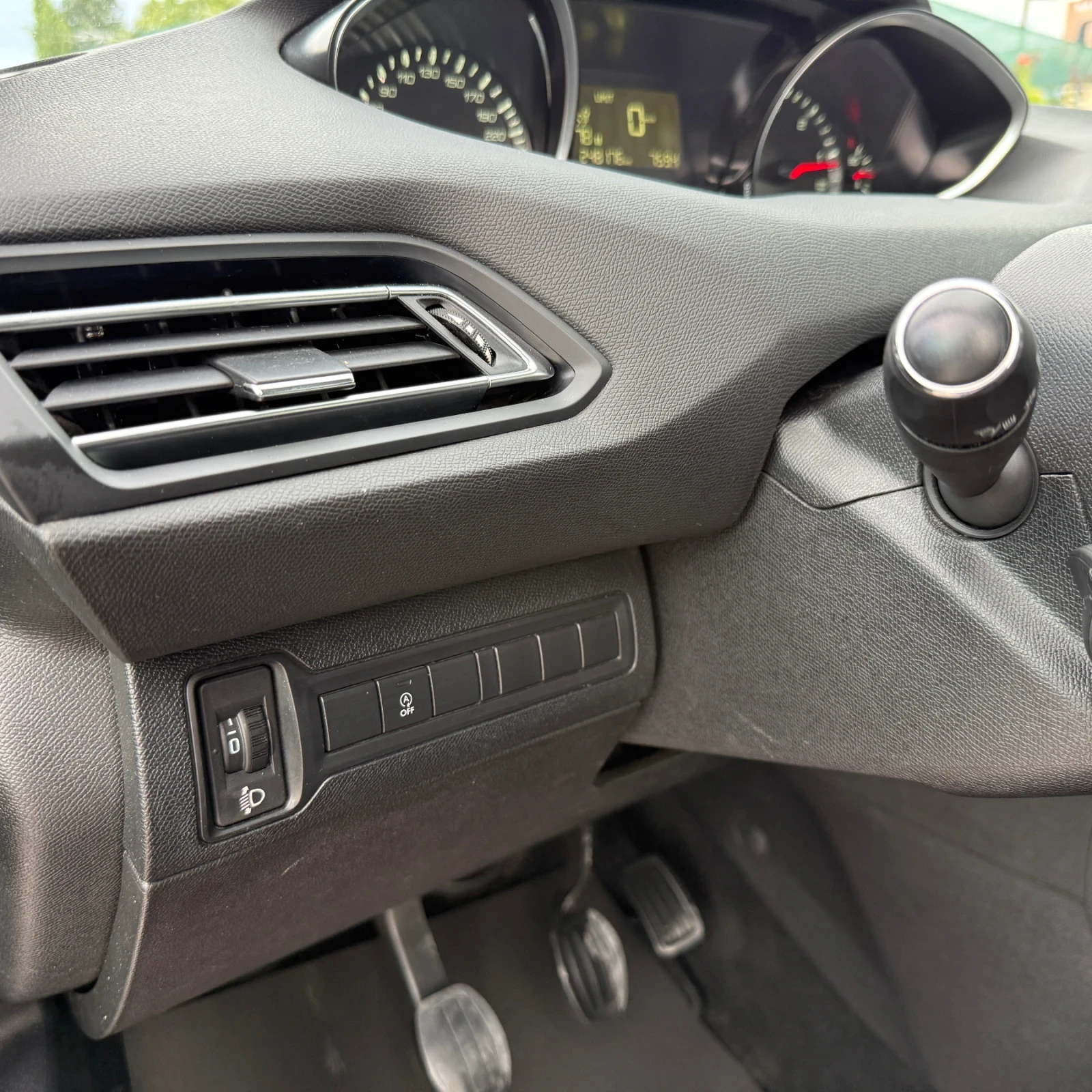 Peugeot 308 1.5 Blue-HDI * Active, снимка 16 - Автомобили и джипове - 56099653