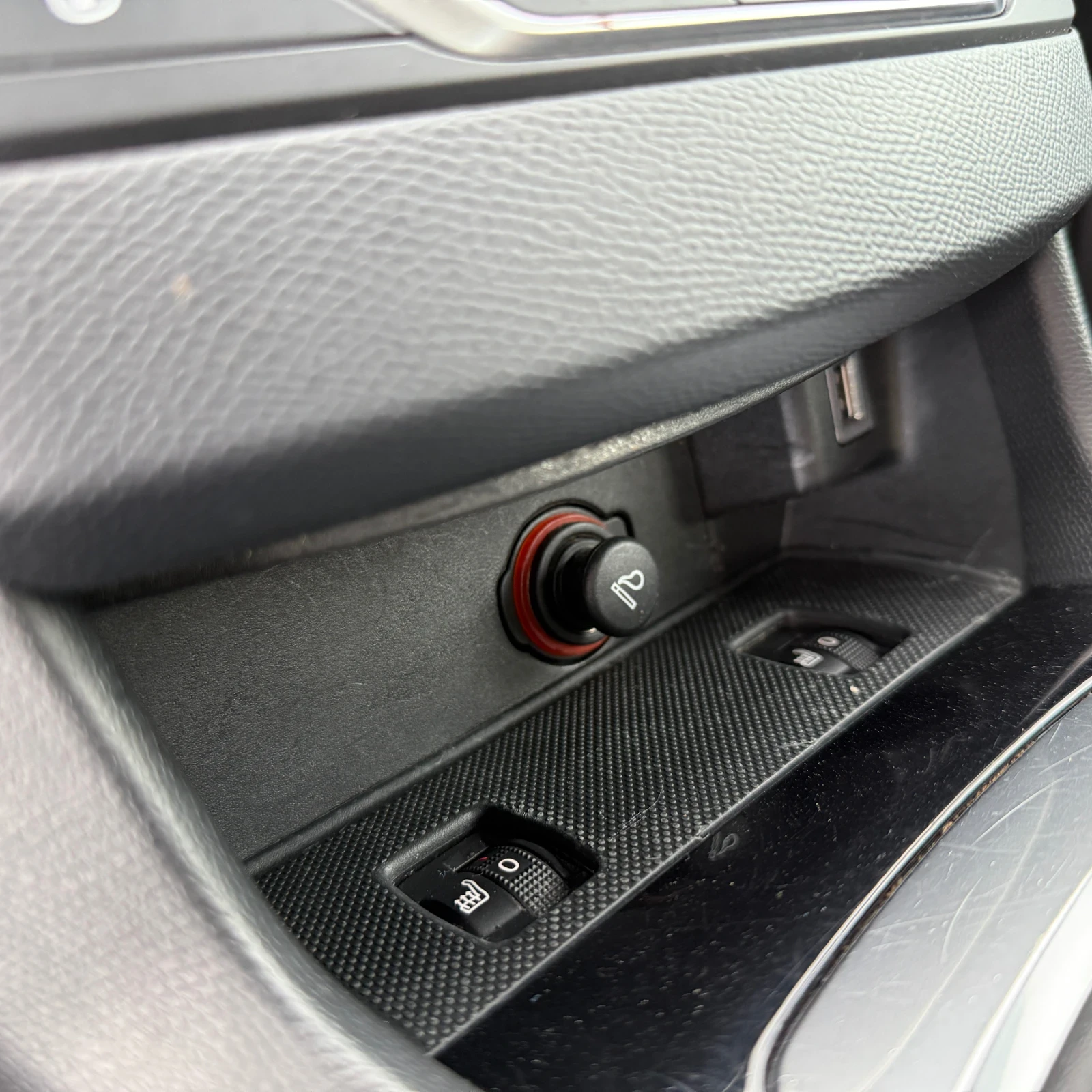Peugeot 308 1.5 Blue-HDI * Active, снимка 15 - Автомобили и джипове - 56099653