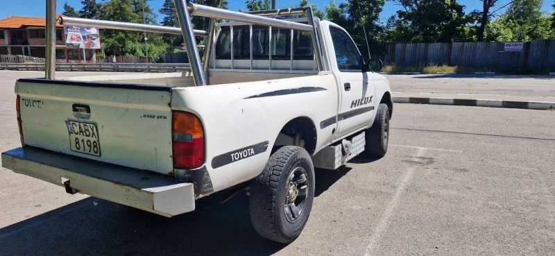 Toyota Hilux 2.8, снимка 3 - Автомобили и джипове - 47236268