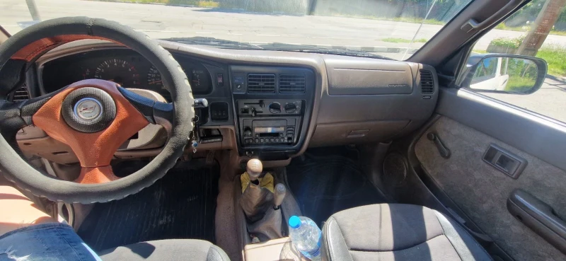 Toyota Hilux 2.8, снимка 2 - Автомобили и джипове - 47236268