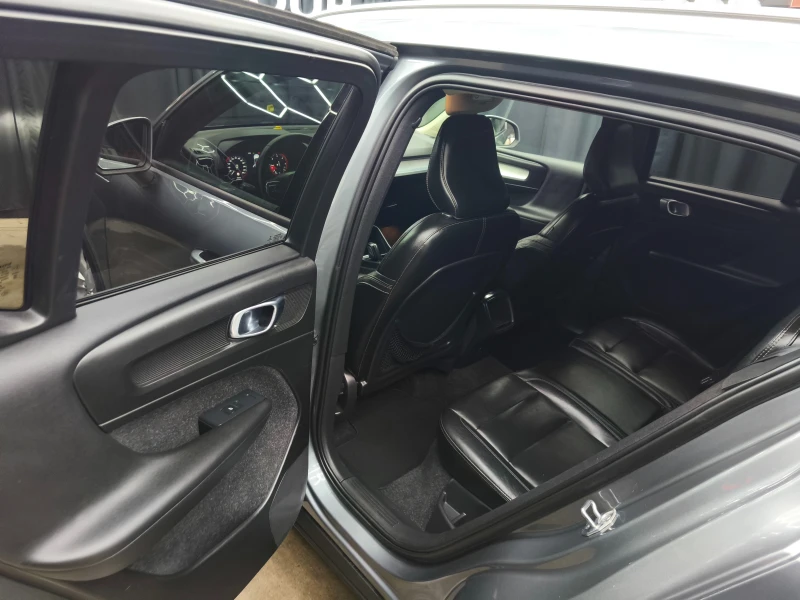 Volvo XC40 2.0d Automatic4WD Euro6D , снимка 9 - Автомобили и джипове - 52134064