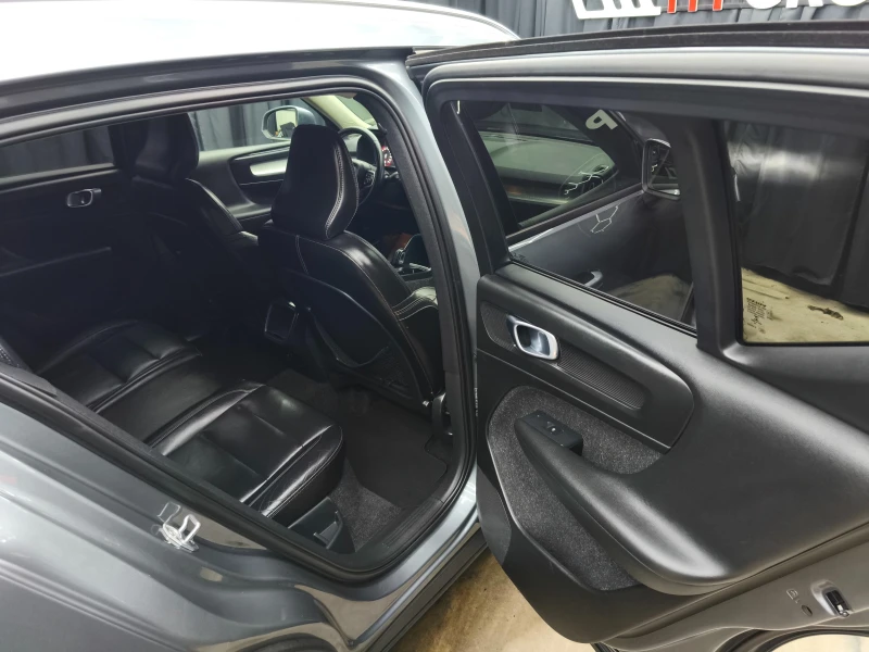 Volvo XC40 2.0d Automatic4WD Euro6D , снимка 11 - Автомобили и джипове - 52134064