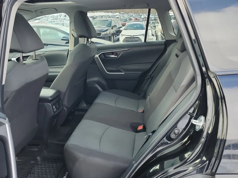 Toyota Rav4 * XLE * ПОДГРЕВИ * ШИБИДАХ * CARFAX * KEYLESS , снимка 12 - Автомобили и джипове - 53413138