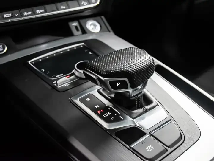 Audi Q5 Titanium Premium Plus * 45 TFSI * CARFAX * , снимка 13 - Автомобили и джипове - 54784643