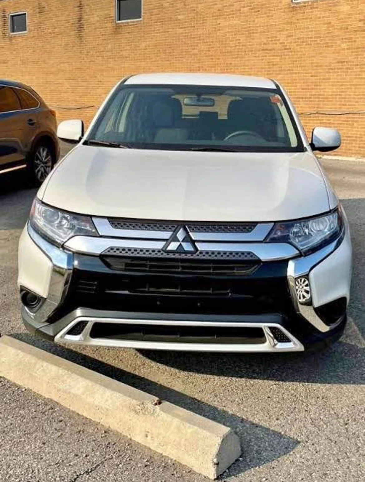 Mitsubishi Outlander ES * * ПОДГРЕВИ * * CARPLAY * * CARFAX * * КРЕДИТ , снимка 1