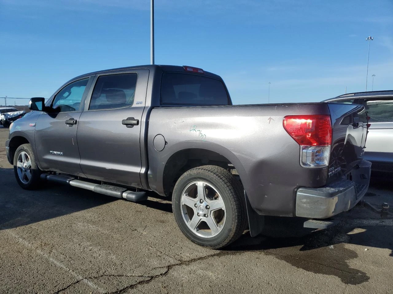 Toyota Tundra DOUBLE CAB SR5 5.7L V8 - изображение 2