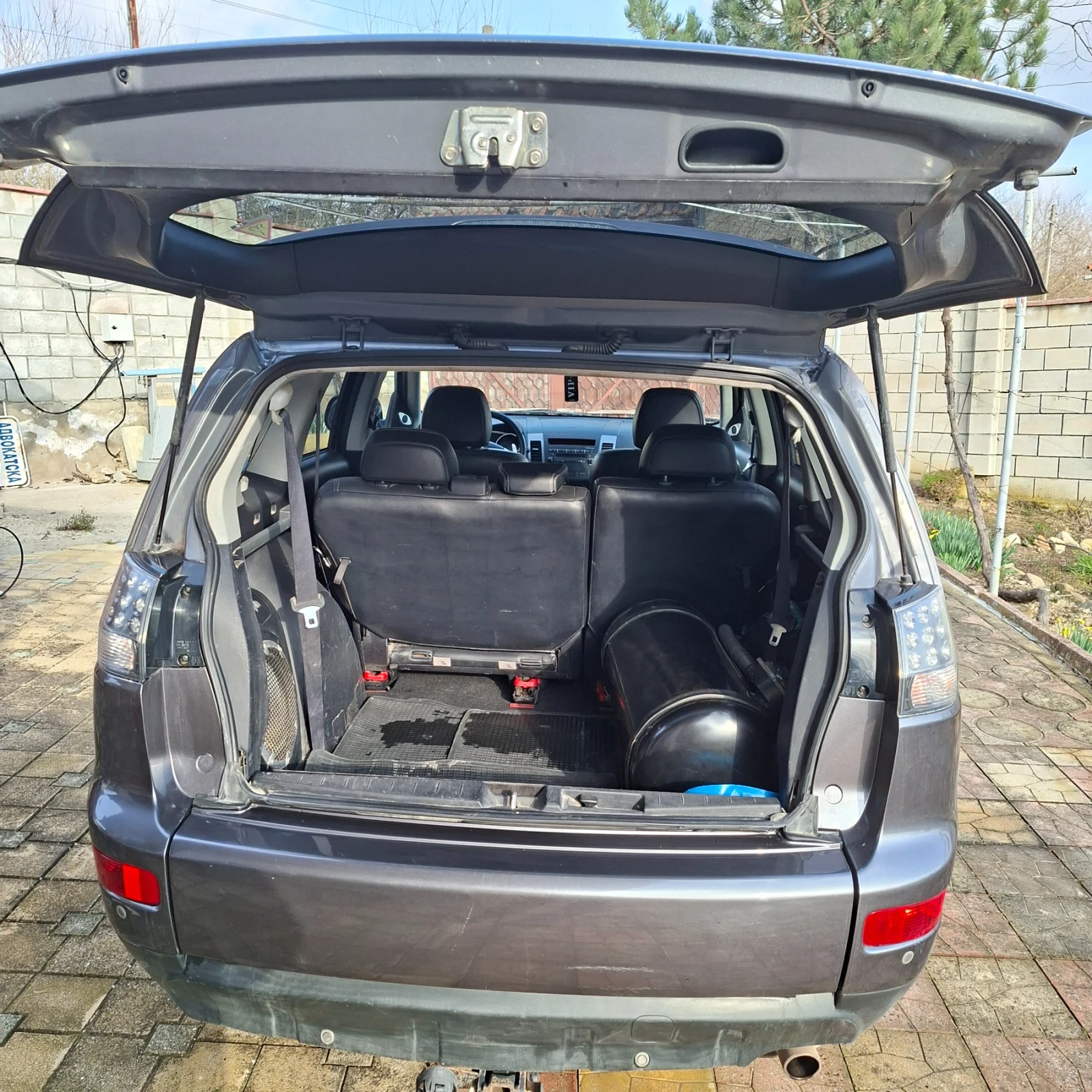 Mitsubishi Outlander 2.4 с газов инжекцион, кожен салон, снимка 10 - Автомобили и джипове - 53840452