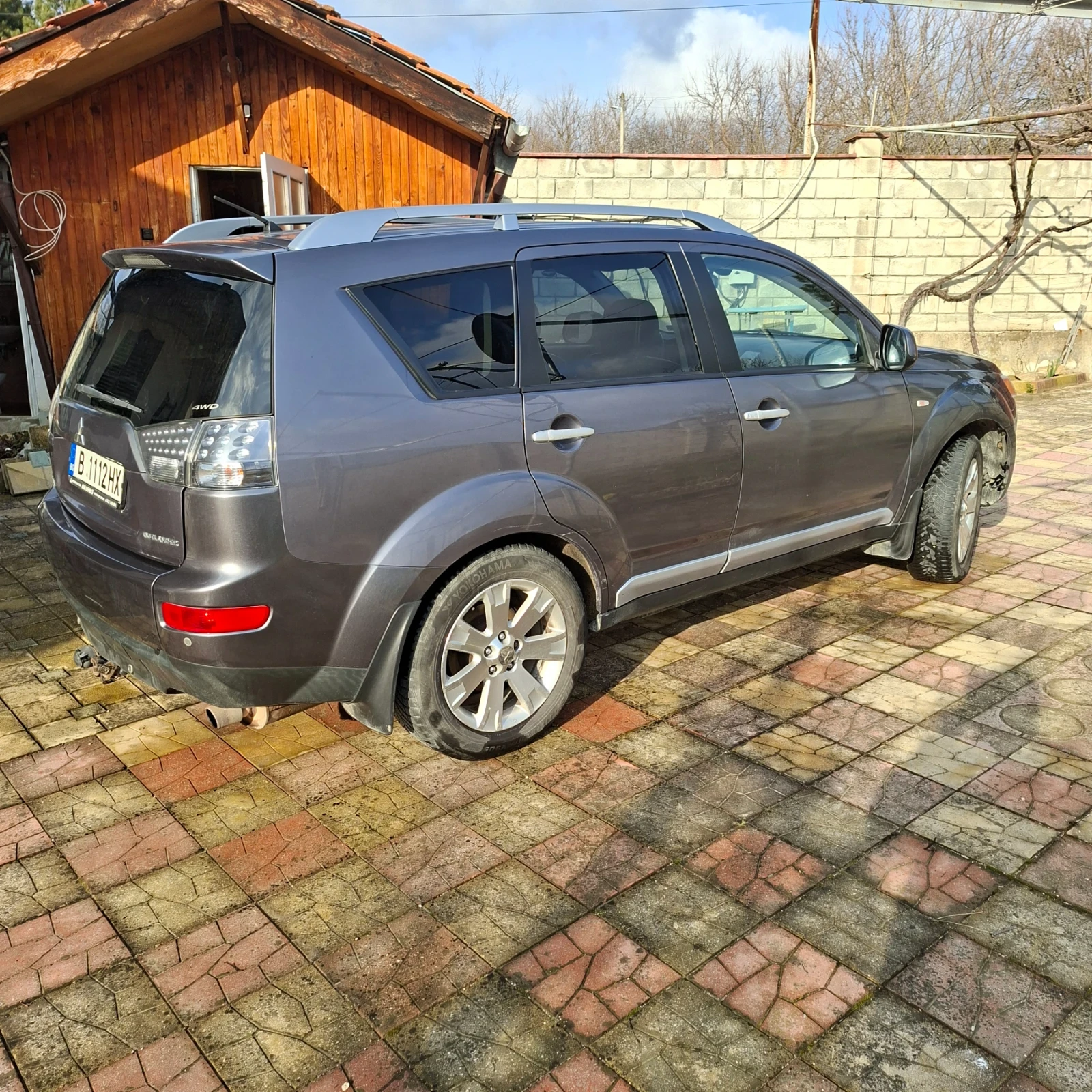 Mitsubishi Outlander 2.4 с газов инжекцион, кожен салон, снимка 3 - Автомобили и джипове - 53840452