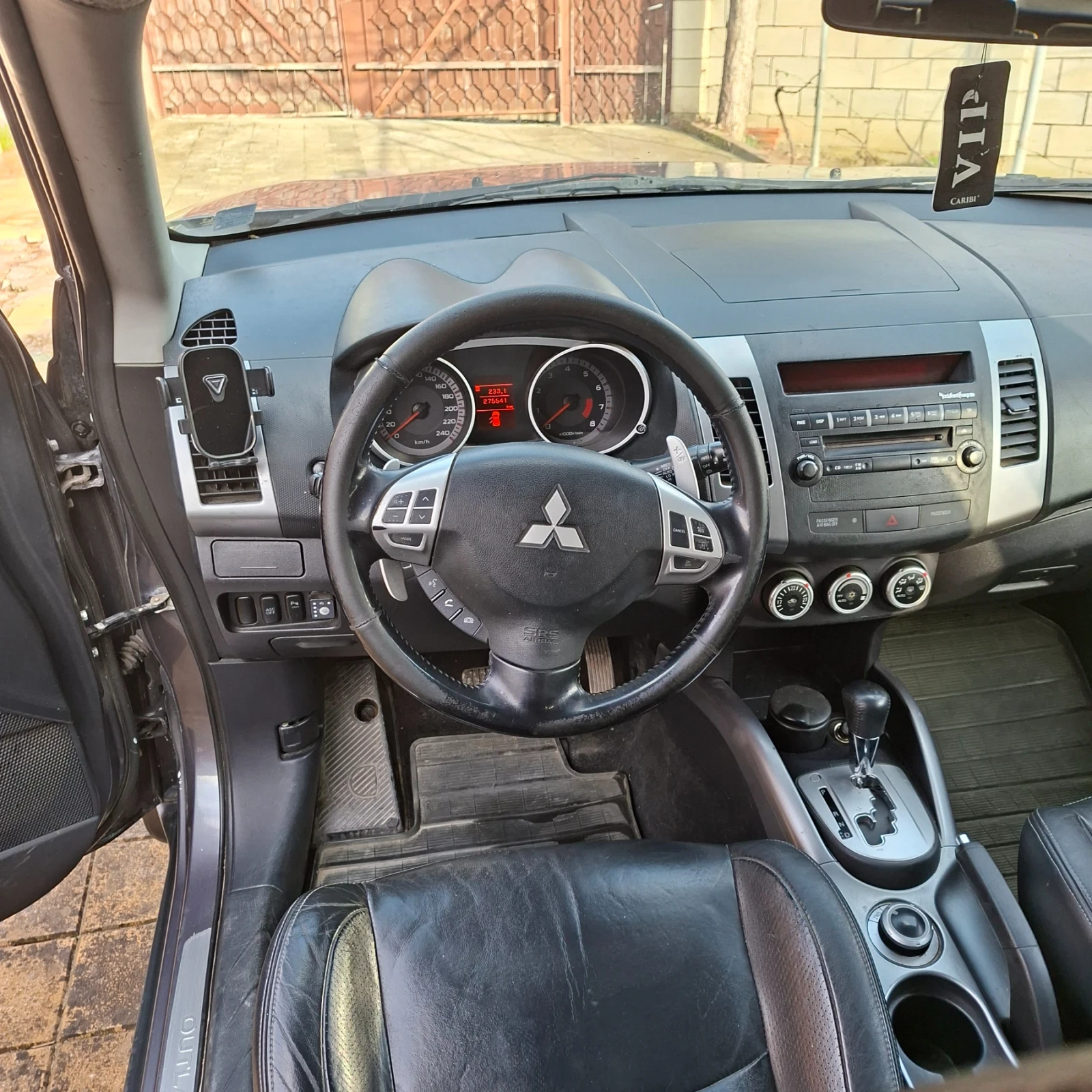 Mitsubishi Outlander 2.4 с газов инжекцион, кожен салон, снимка 5 - Автомобили и джипове - 53840452