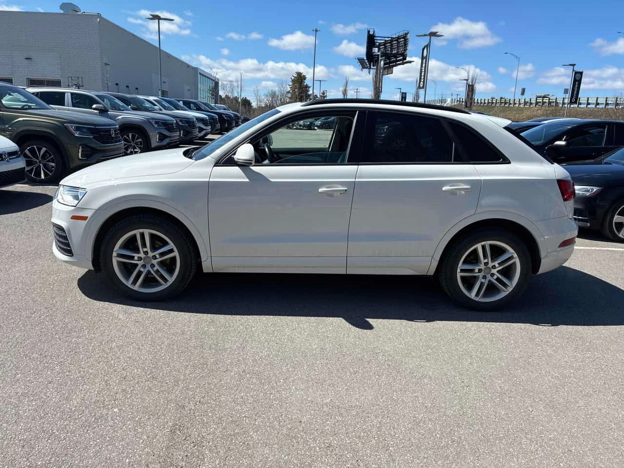 Audi Q3 * Komfort * 2 �����* PANO* KEYLESS* �������*  | Mobile.bg � ����������� 2