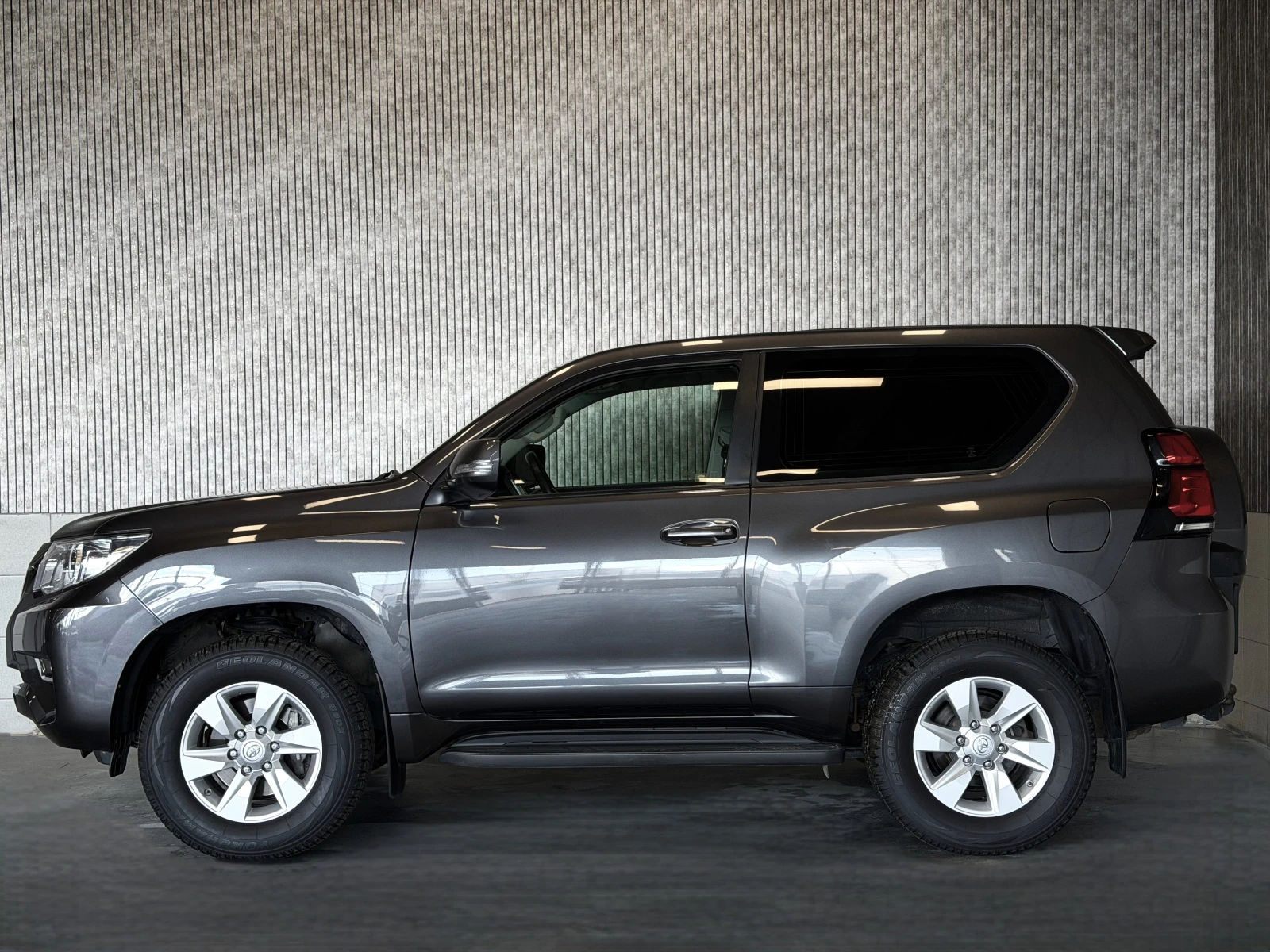 Toyota Land cruiser 2.8 D4D CAMERA NAVI , снимка 2 - Автомобили и джипове - 54780876