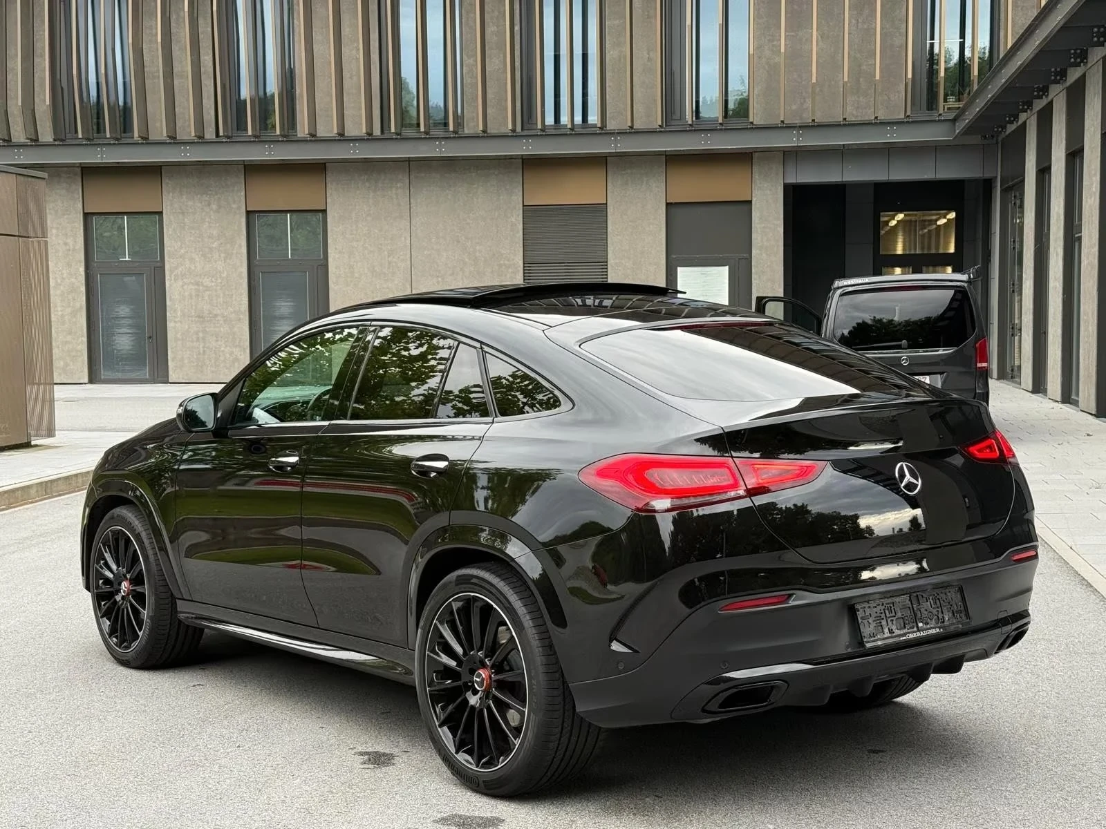 Mercedes-Benz GLE 350 d* 4Matic* AMG* HUD* Coupe* Pano, снимка 2 - Автомобили и джипове - 54957598