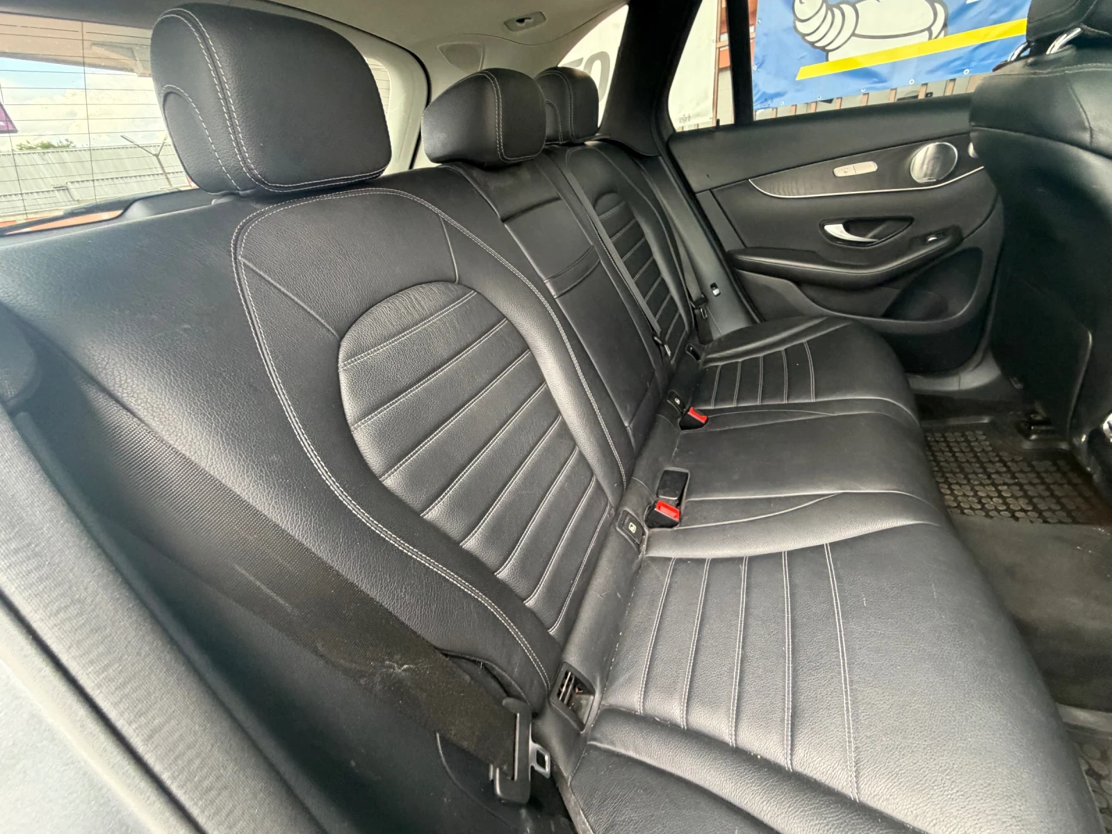 Mercedes-Benz GLC 220 AMG* ПАНОРАМА* КАМЕРА* КОЖА* , снимка 11 - Автомобили и джипове - 55013688
