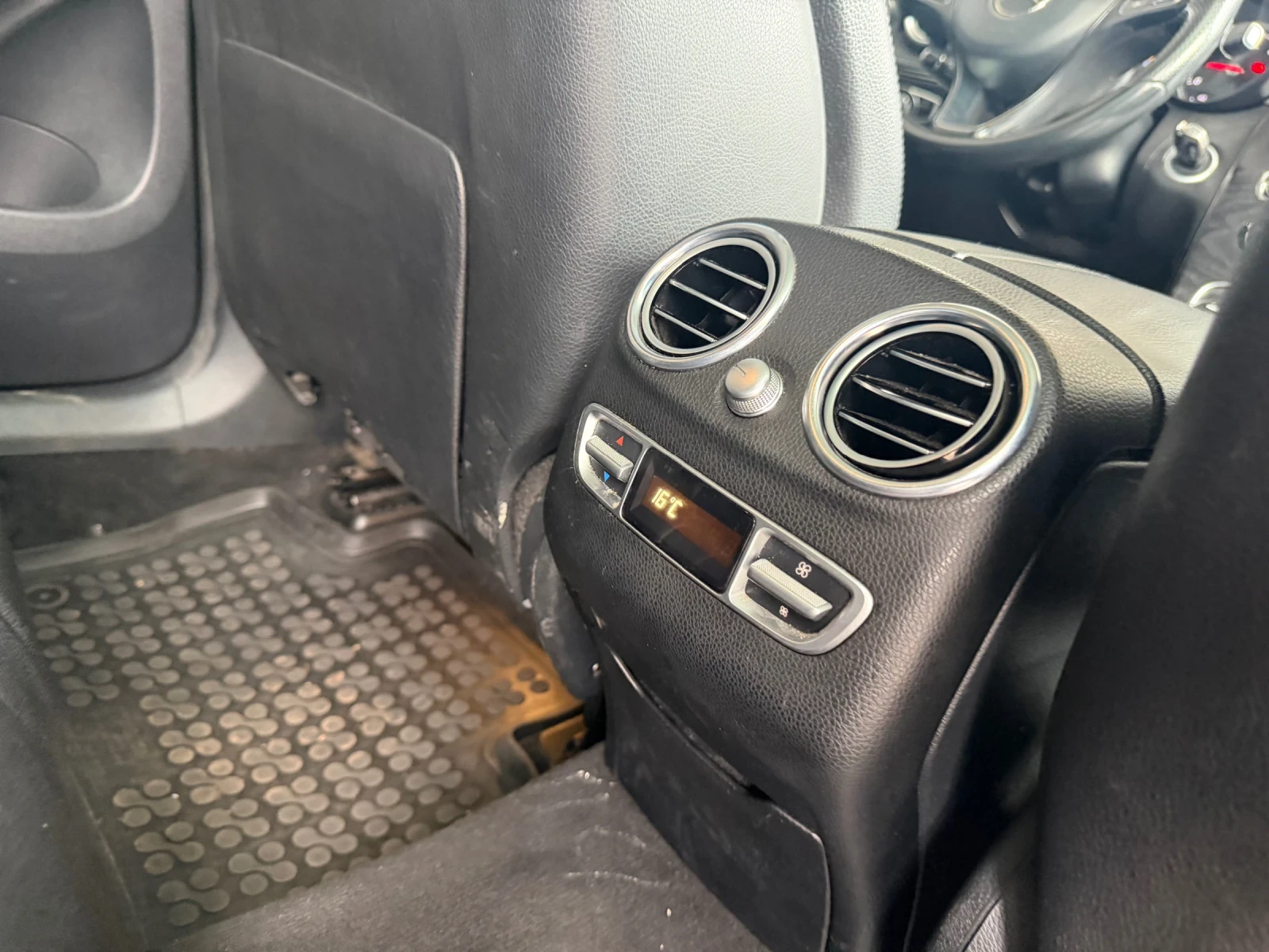 Mercedes-Benz GLC 220 AMG* ПАНОРАМА* КАМЕРА* КОЖА* , снимка 10 - Автомобили и джипове - 55013688