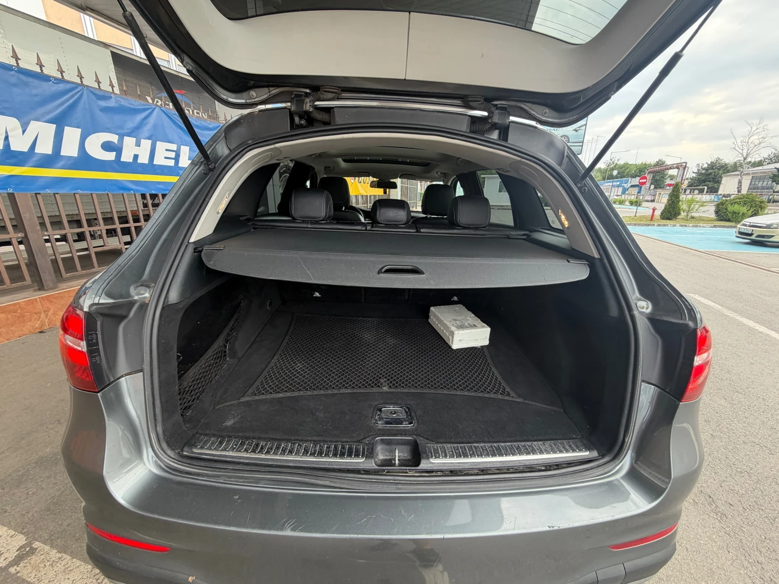 Mercedes-Benz GLC 220 AMG* ПАНОРАМА* КАМЕРА* КОЖА* , снимка 7 - Автомобили и джипове - 55013688
