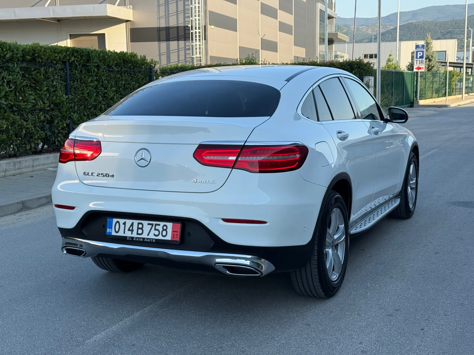 Mercedes-Benz GLC Coupe 250D 4MATIC / MULTIBEAM / 360 КАМЕРИ/ПЪЛНА ИСТОРИЯ, снимка 4 - Автомобили и джипове - 55499154