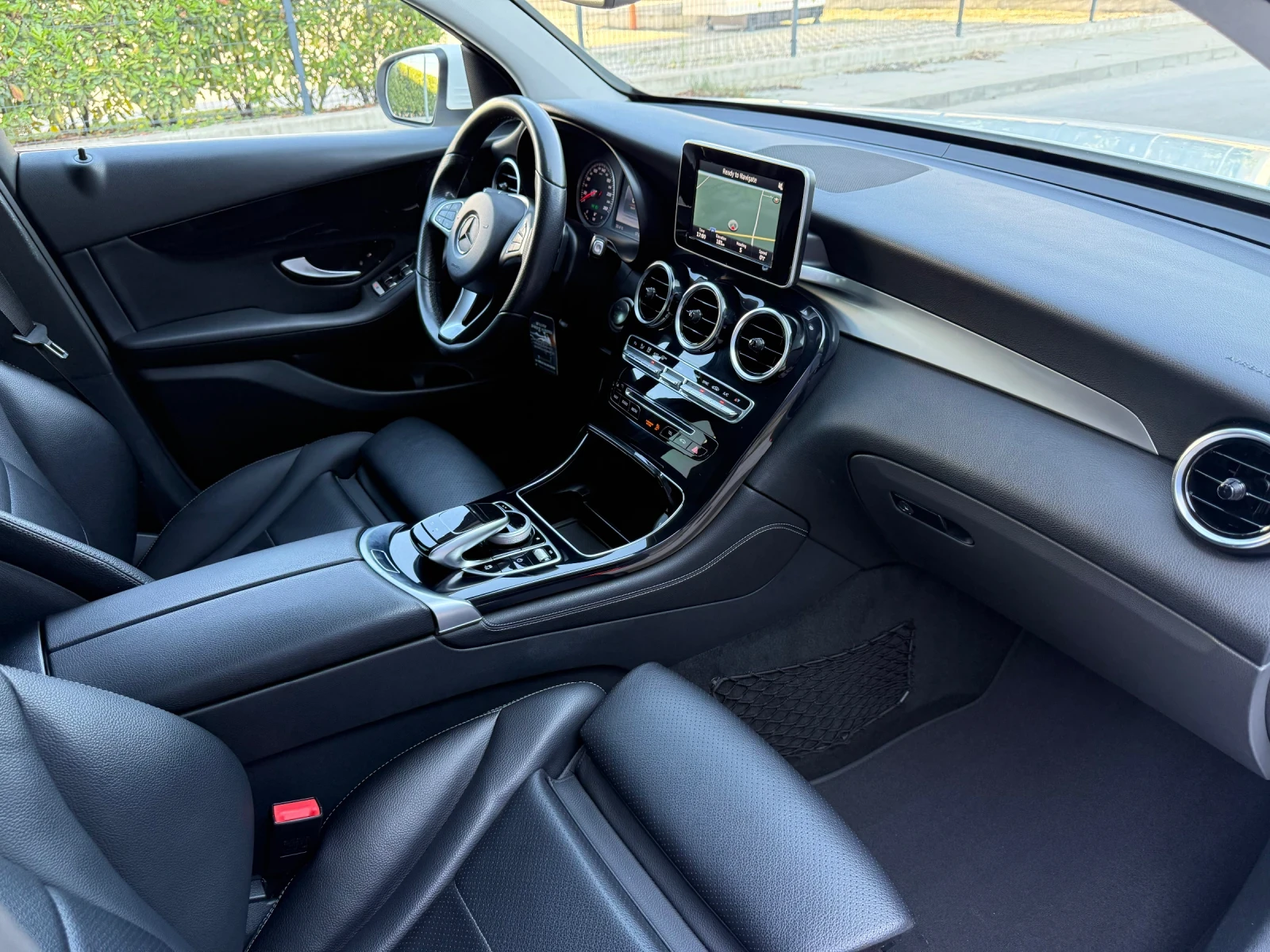 Mercedes-Benz GLC Coupe 250D 4MATIC / MULTIBEAM / 360 КАМЕРИ/ПЪЛНА ИСТОРИЯ, снимка 10 - Автомобили и джипове - 55499154