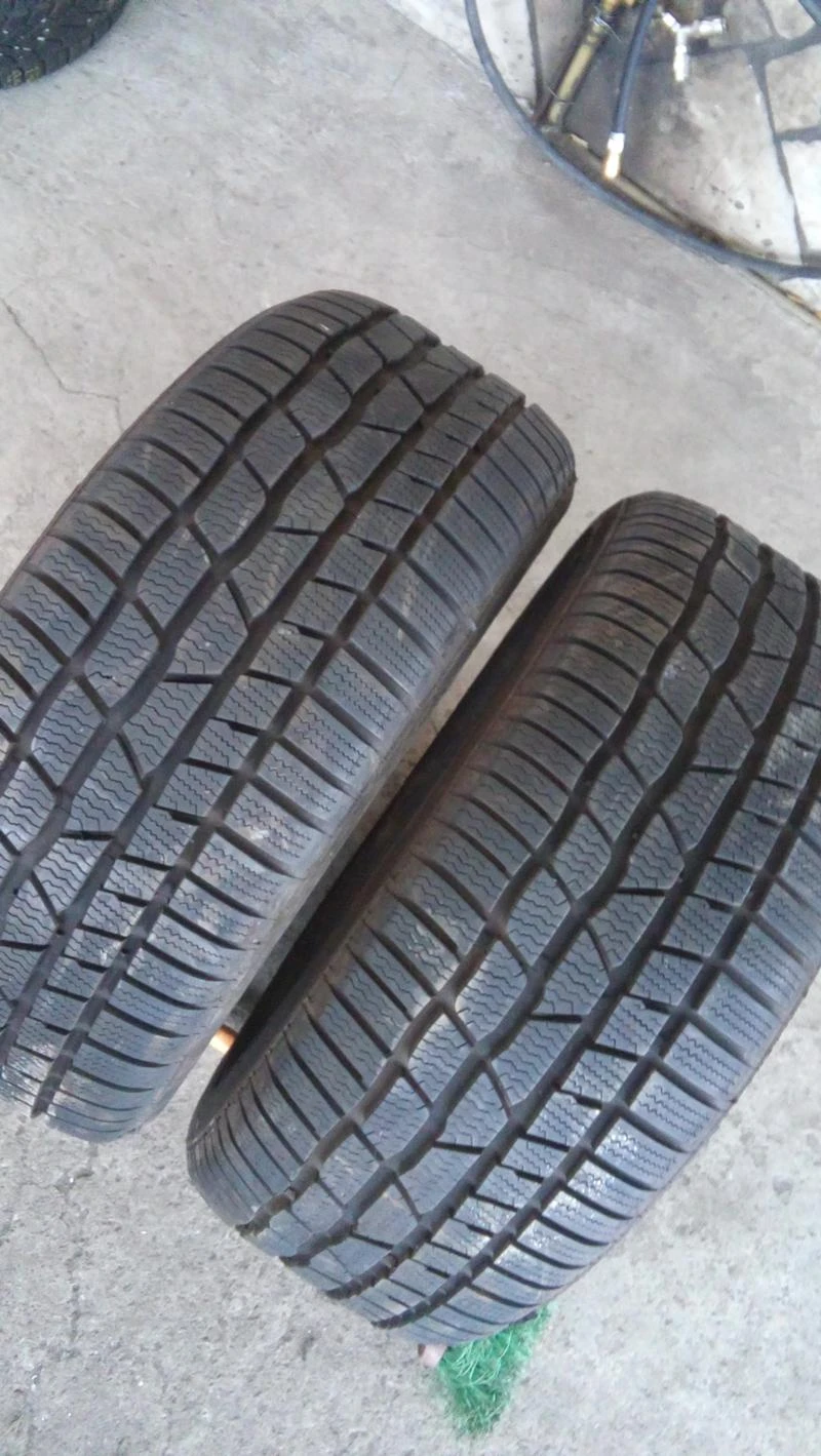 Гуми Зимни 225/50R16, снимка 2 - Гуми и джанти - 27654475