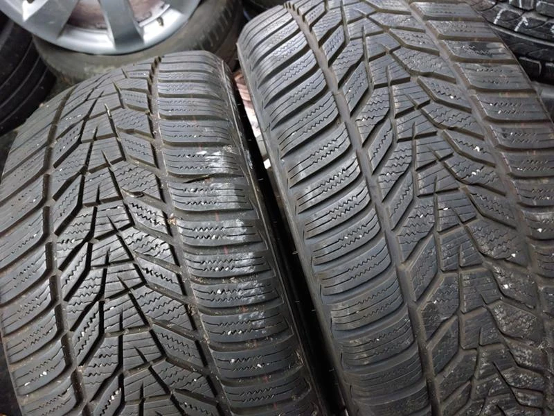 Гуми Зимни 225/40R18, снимка 2 - Гуми и джанти - 36274882