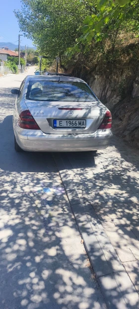Mercedes-Benz E 270 Седан, снимка 4