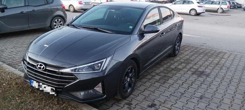 Hyundai Elantra С Газова уредба 2.0, снимка 3 - Автомобили и джипове - 48634391