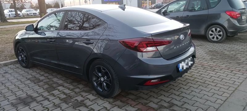 Hyundai Elantra С Газова уредба 2.0, снимка 6 - Автомобили и джипове - 48634391